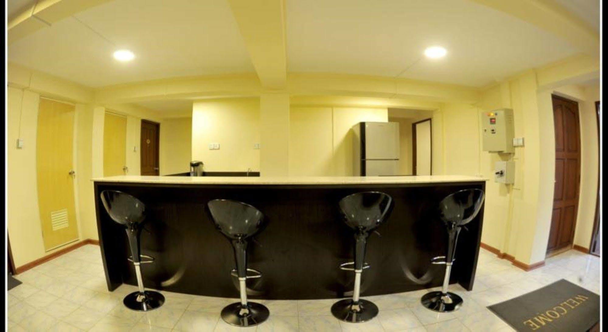 York Residence Yangón Exterior foto